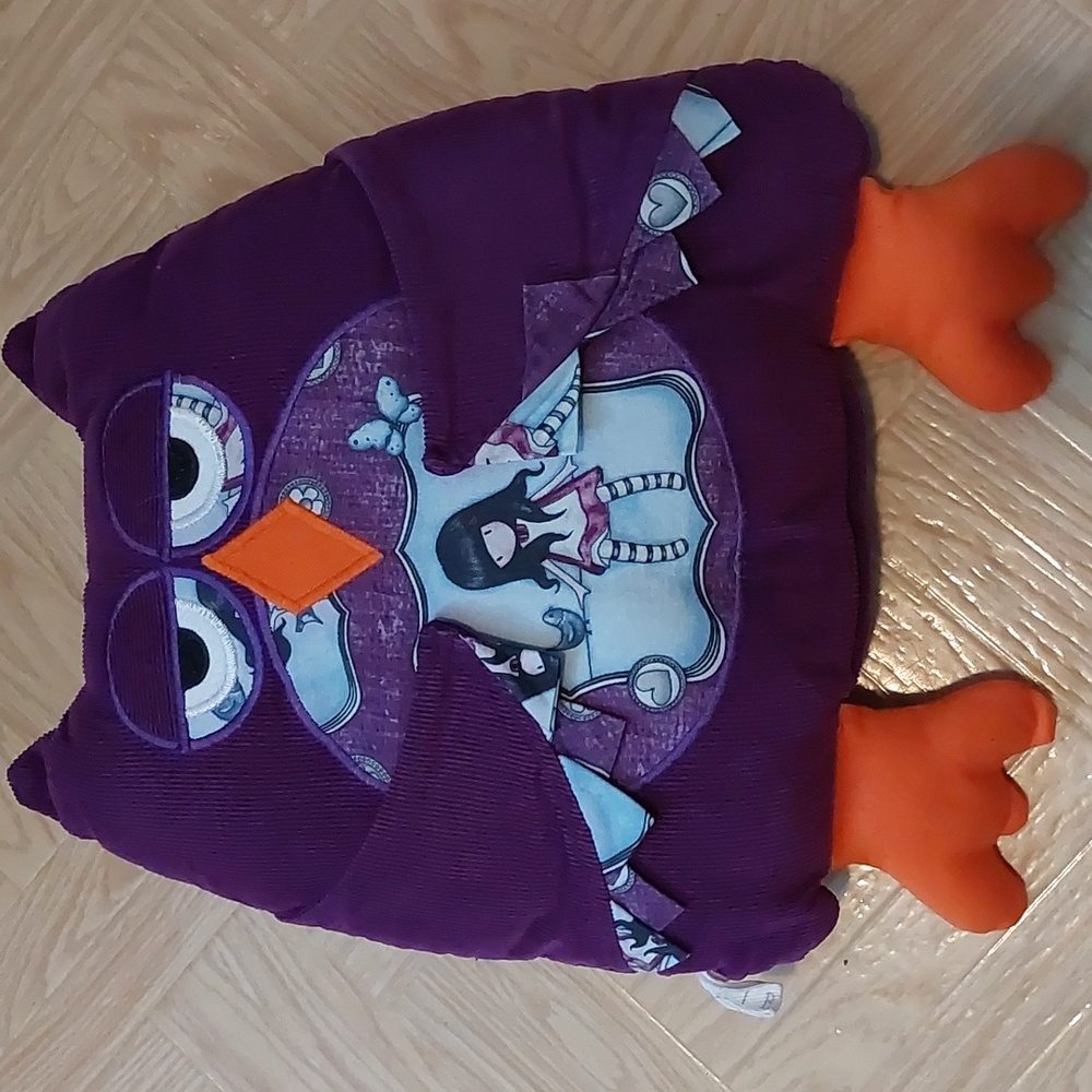 2/10🍀Corduroy owl w. Anime details pillow